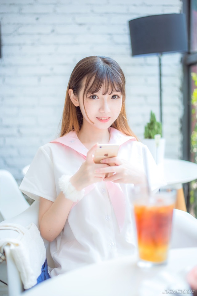 “去，抓几个过来！”挥了挥手，魏延沉声道。